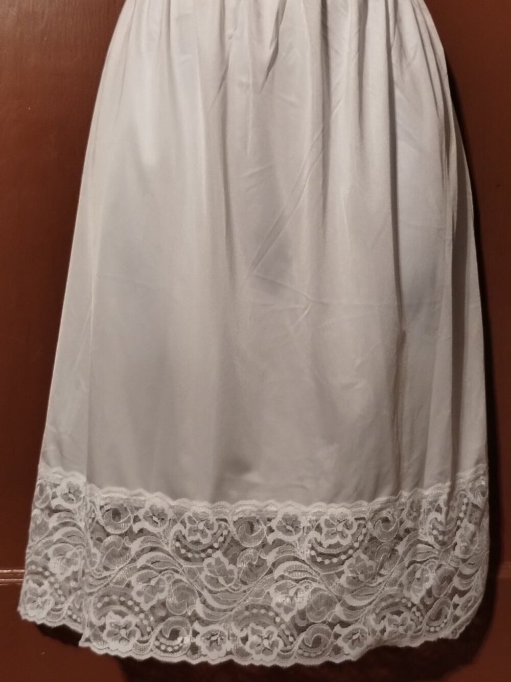 VINTAGE SMALL WHITE VANITY FAIR HALF SLIP-22" INCHES-100% NYLON-5 INCHES OF LACE